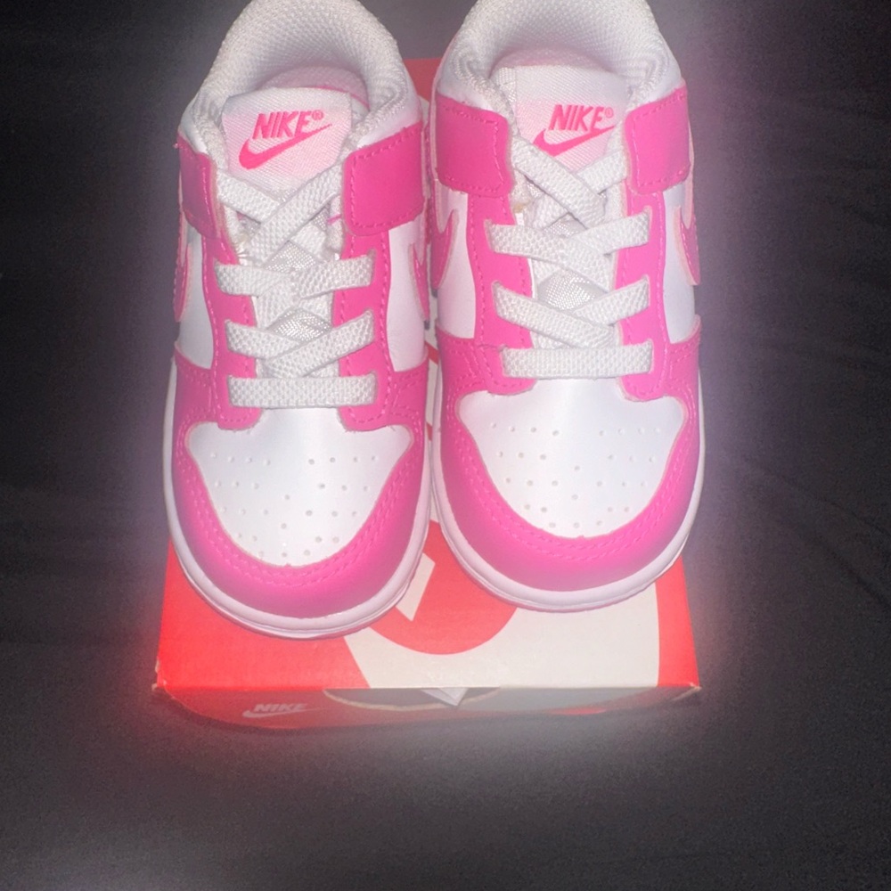 Nike Kids Sneakers in Pink and White